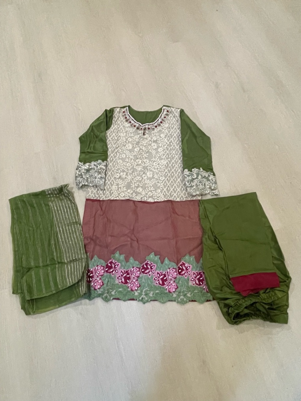 Custom Embroidered 3-Piece Outfit • Size M • Brand New • Formal/Festive